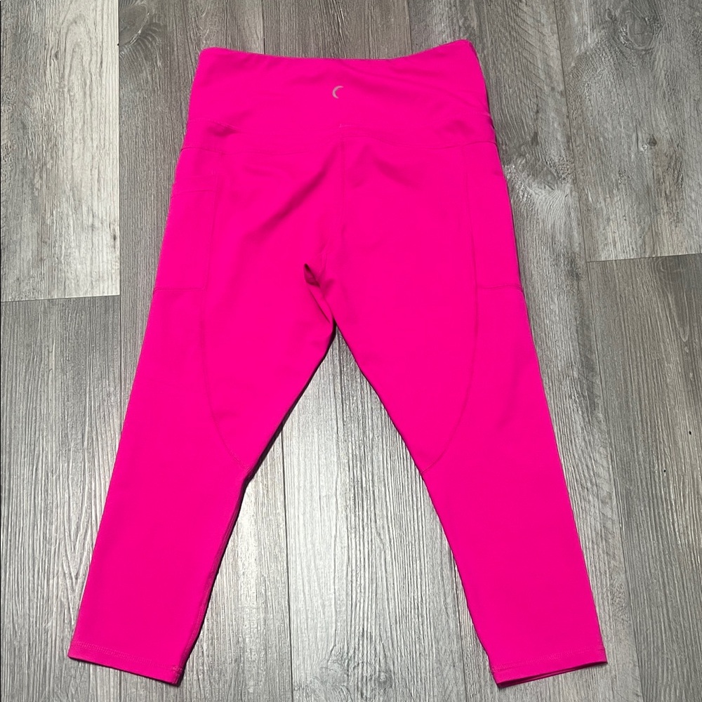 ZYIA woman’s cropped  Leggings with pockets / pink/ size 8-10